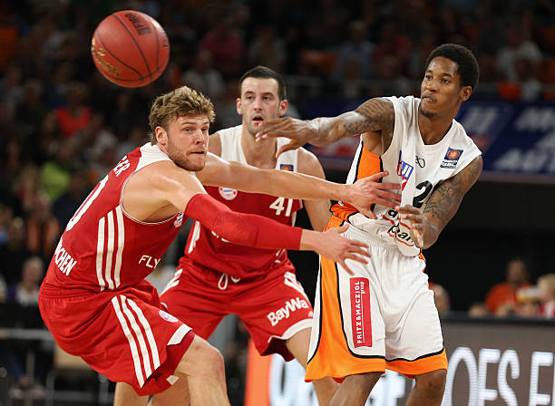 而受到鼓舞 而受到鼓舞